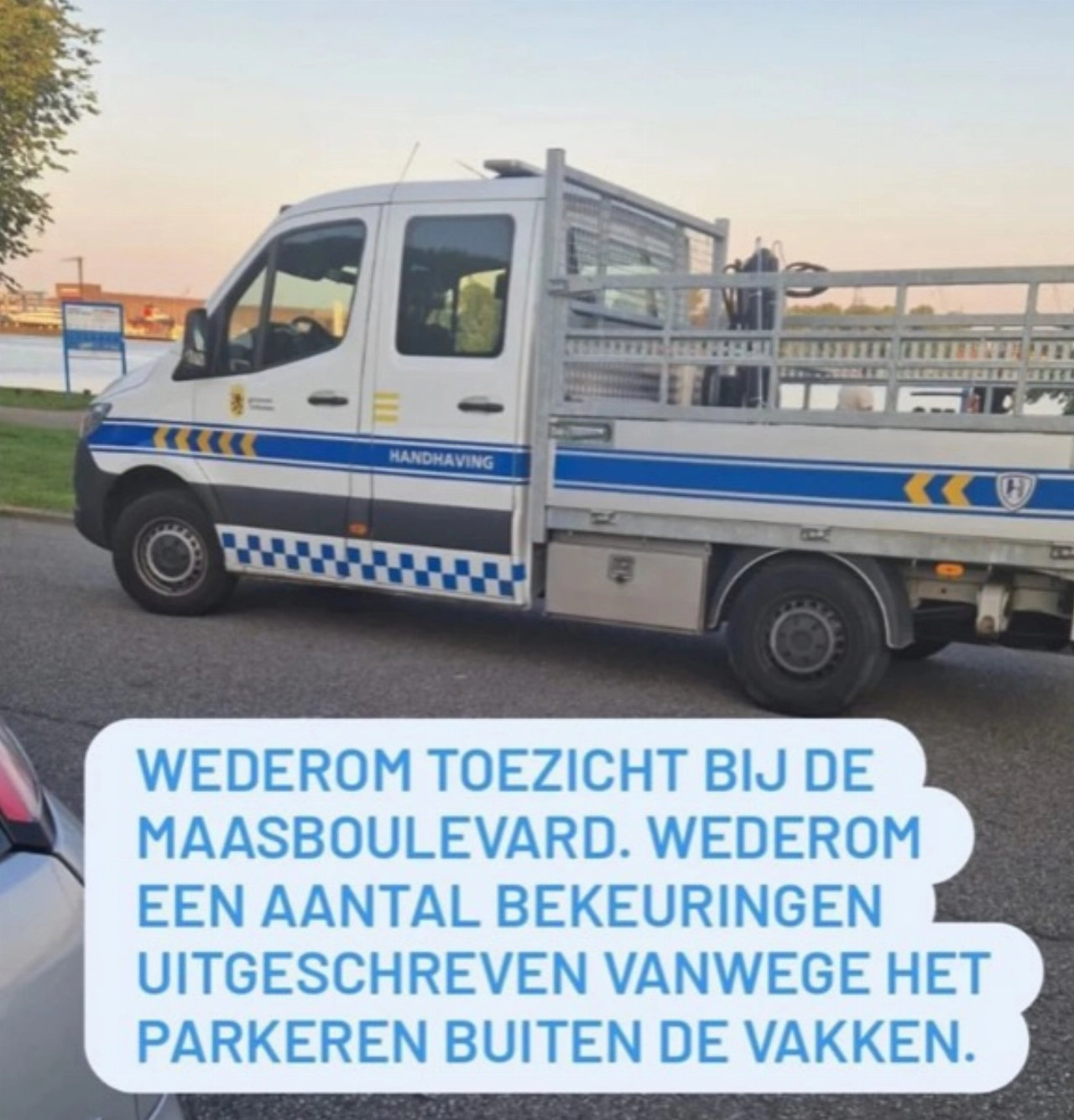 Foutparkeerders langs Maasboulevard bekeurd